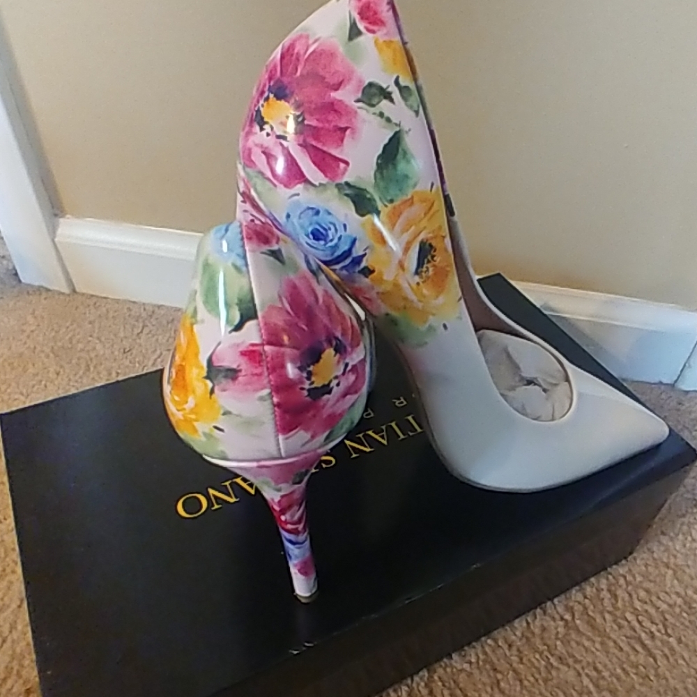 Heels - Picture 2 of 2